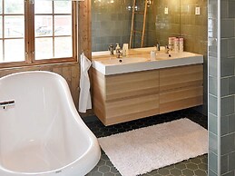 8 Person Holiday Home in Lesund