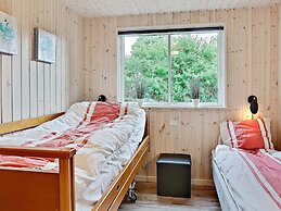 Pet Friendly Holiday Home in Dronningmølle near Sea