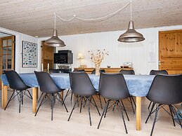 10 Person Holiday Home in Glesborg-by Traum