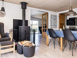 10 Person Holiday Home in Glesborg-by Traum