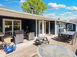 10 Person Holiday Home in Glesborg-by Traum