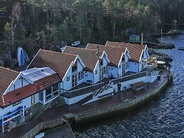 6 Person Holiday Home in Foldroyhamn