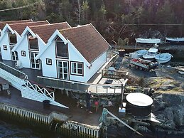 6 Person Holiday Home in Foldroyhamn