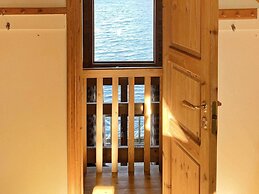 6 Person Holiday Home in Foldroyhamn