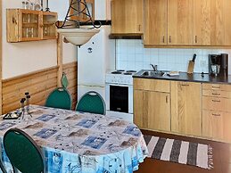 6 Person Holiday Home in Foldroyhamn