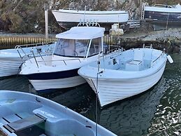 6 Person Holiday Home in Foldroyhamn