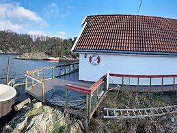 6 Person Holiday Home in Foldroyhamn