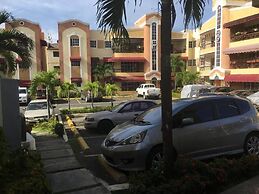 Total New!! Exclusive!! Apt At Paradise V .