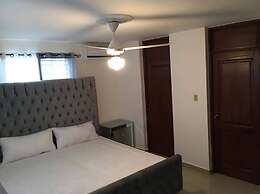 Total New!! Exclusive!! Apt At Paradise V .