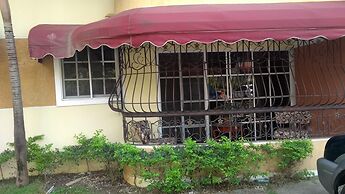 Total New!! Exclusive!! Apt At Paradise V .