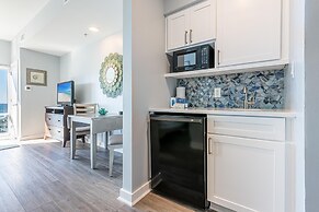 Luau II 6934 Flr9 Studio