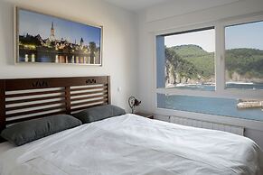 SEAVIEW I apartment by Aston Rentals