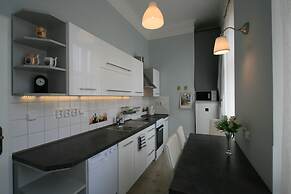 Apartment No. 4B I. P. Pavlova 32