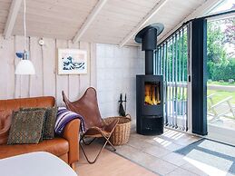 Whirlpool Cottage Oasis-by Traum