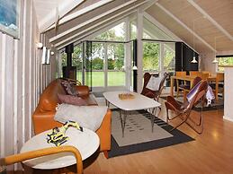 Whirlpool Cottage Oasis-by Traum