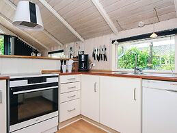 Whirlpool Cottage Oasis-by Traum