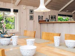 Whirlpool Cottage Oasis-by Traum