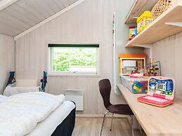 Whirlpool Cottage Oasis-by Traum