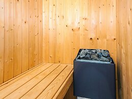 Whirlpool Cottage Oasis-by Traum