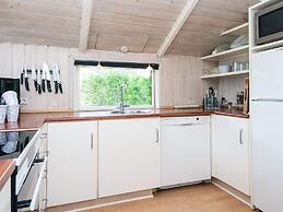 Whirlpool Cottage Oasis-by Traum