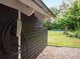 Whirlpool Cottage Oasis-by Traum