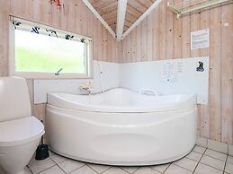 Whirlpool Cottage Oasis-by Traum