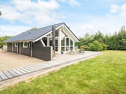 Whirlpool Cottage Oasis-by Traum