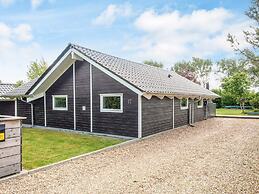 Whirlpool Cottage Oasis-by Traum