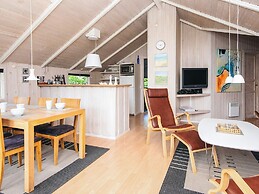 Whirlpool Cottage Oasis-by Traum