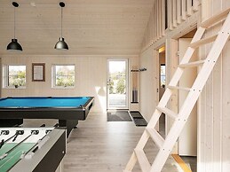 14 Person Holiday Home in Vaeggerlose
