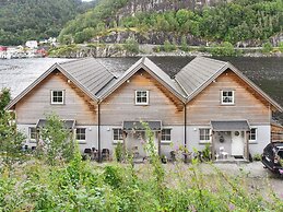 Seaside Serenity in Leirvik-by Traum