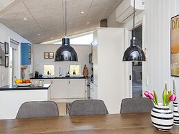 Mod Holiday Home in Jutland near Sea