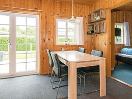 Tranquil Cottage Near Kvie Lake-by Traum