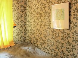 Scenic Lakeside Cottage-by Traum