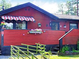 Scenic Lakeside Cottage-by Traum