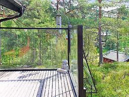 Scenic Lakeside Cottage-by Traum