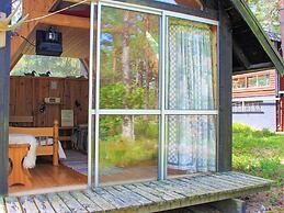 Scenic Lakeside Cottage-by Traum