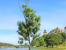 Scenic Lakeside Cottage-by Traum