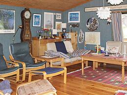 Scenic Lakeside Cottage-by Traum