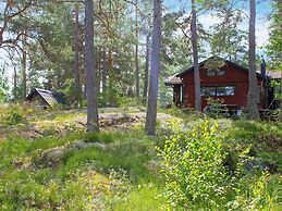 Scenic Lakeside Cottage-by Traum