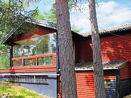 Scenic Lakeside Cottage-by Traum
