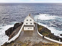 2 Person Holiday Home in Aheim