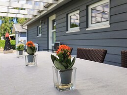 Tranquil Retreat in Hou Oasis-by Traum