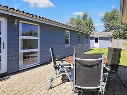 Tranquil Retreat in Hou Oasis-by Traum