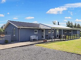 Tranquil Retreat in Hou Oasis-by Traum