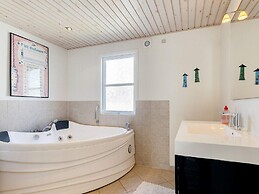 Tranquil Retreat in Hou Oasis-by Traum