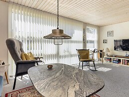 Tranquil Retreat in Hou Oasis-by Traum