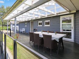 Tranquil Retreat in Hou Oasis-by Traum