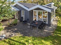 Tranquil Waterside Retreat-by Traum