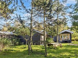 Tranquil Waterside Retreat-by Traum